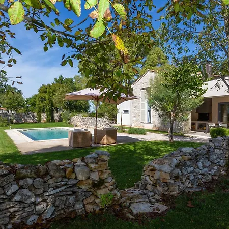 Beautiful Restored With Private Pool And Gardens Sveti Petar u Sumi