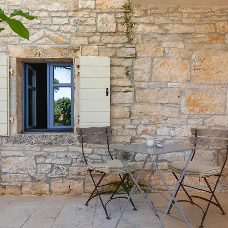 Beautiful Restored With Private Pool And Gardens