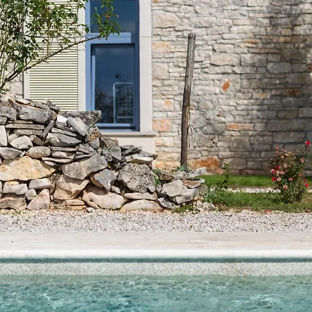 Beautiful Restored With Private Pool And Gardens Villa *