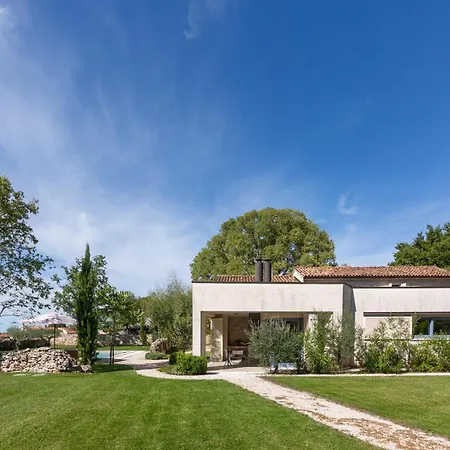 Beautiful Restored With Private Pool And Gardens Villa *