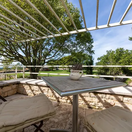 Beautiful Restored With Private Pool And Gardens 빌라 Sveti Petar u Sumi