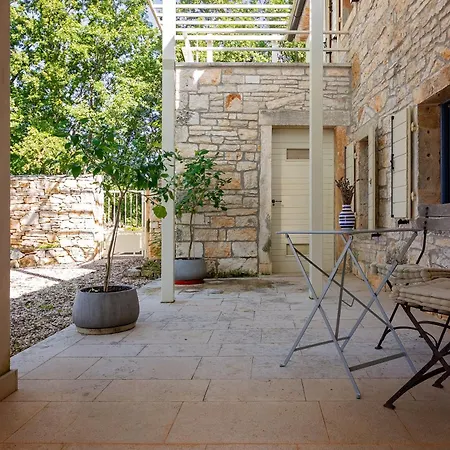Beautiful Restored With Private Pool And Gardens 빌라 Sveti Petar u Sumi