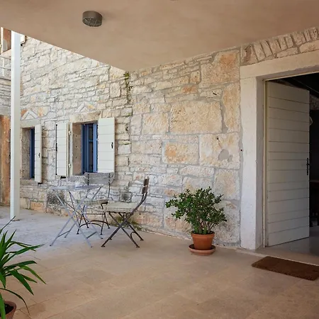 빌라 Beautiful Restored With Private Pool And Gardens Sveti Petar u Sumi